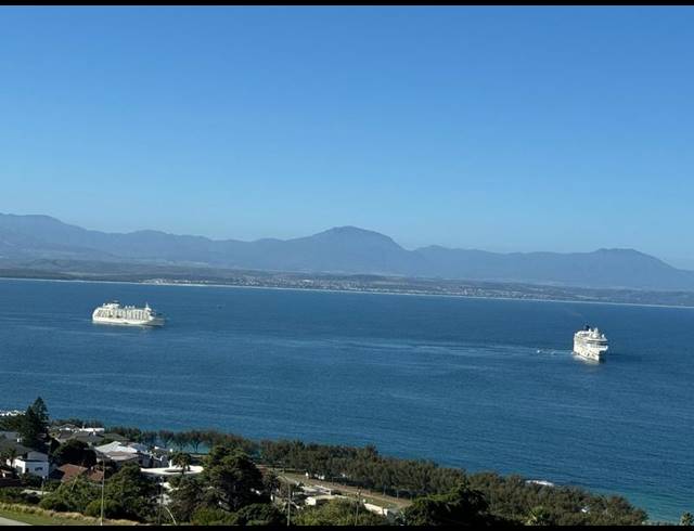 2 BEDROOM APARTMENT FOR SALE IN MOSSEL BAY CENTRAL